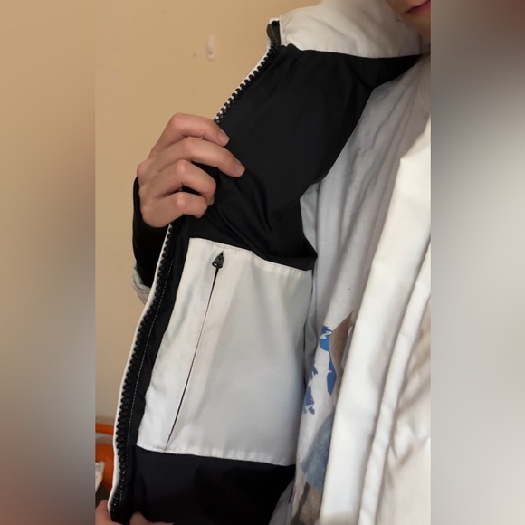 White Canada Goose parka size small. - Picture 10 of 16